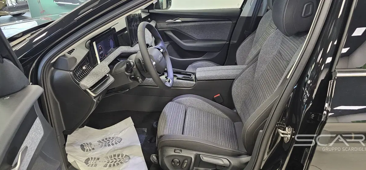 Skoda Superb nuova a Livorno (10)