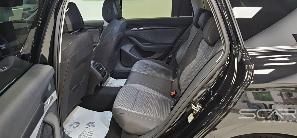 Skoda Superb nuova a Livorno (12)