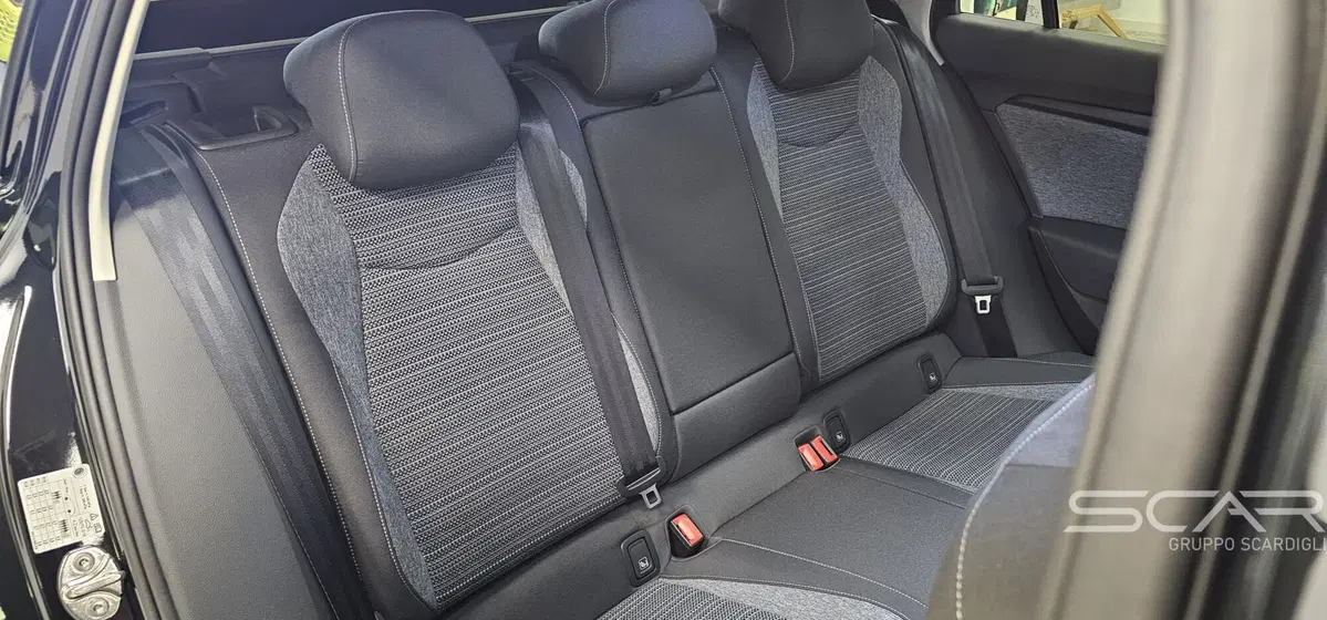 Skoda Superb nuova a Livorno (17)