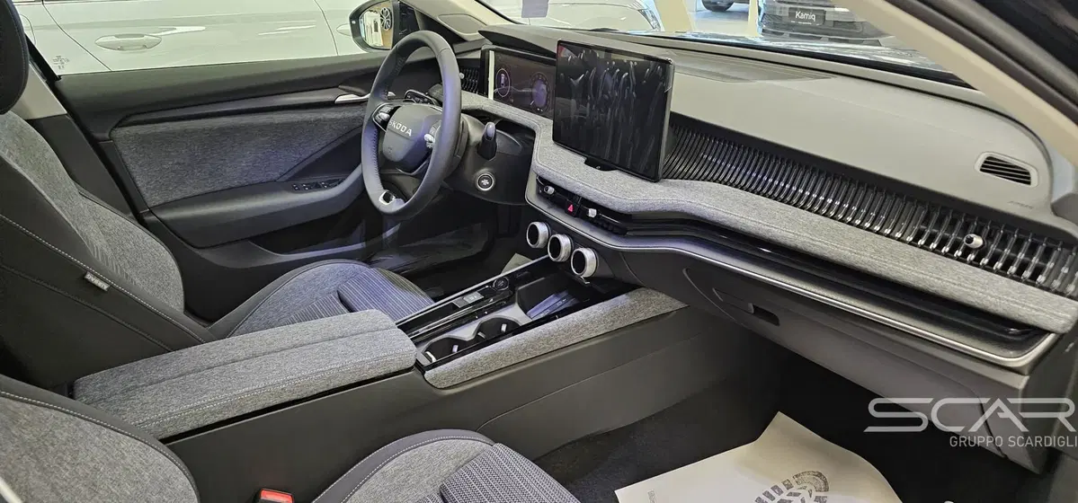 Skoda Superb nuova a Livorno (18)