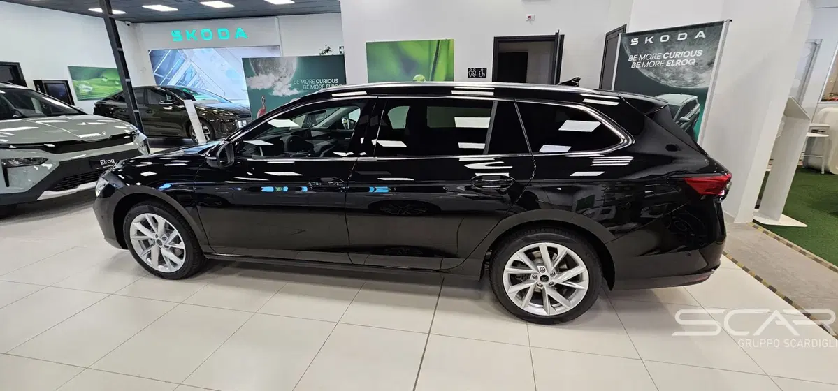 Skoda Superb nuova a Livorno (2)