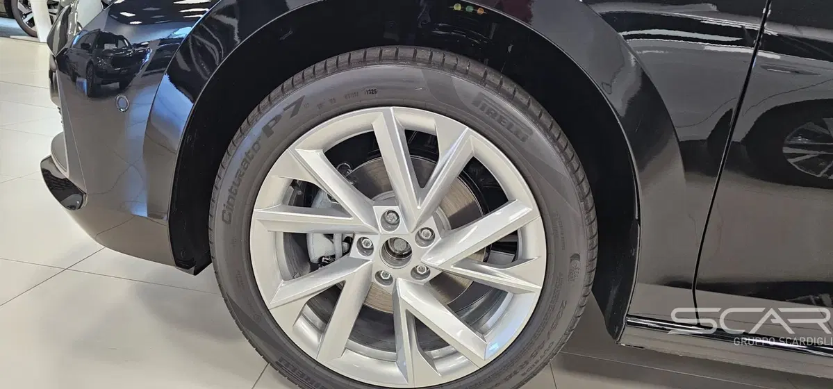 Skoda Superb nuova a Livorno (9)