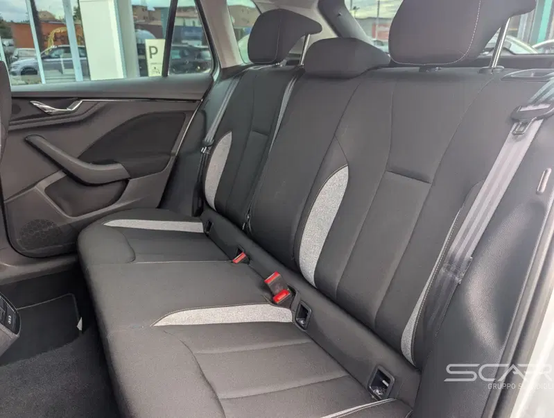 Skoda Kamiq usata a Livorno (19)