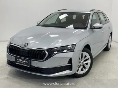 Skoda Octavia Station Wagon 2.0 tdi Selection 150cv dsg del 2024 usata a Lurate Caccivio