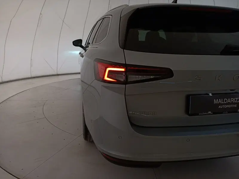 Skoda Superb usata a Lecce (11)