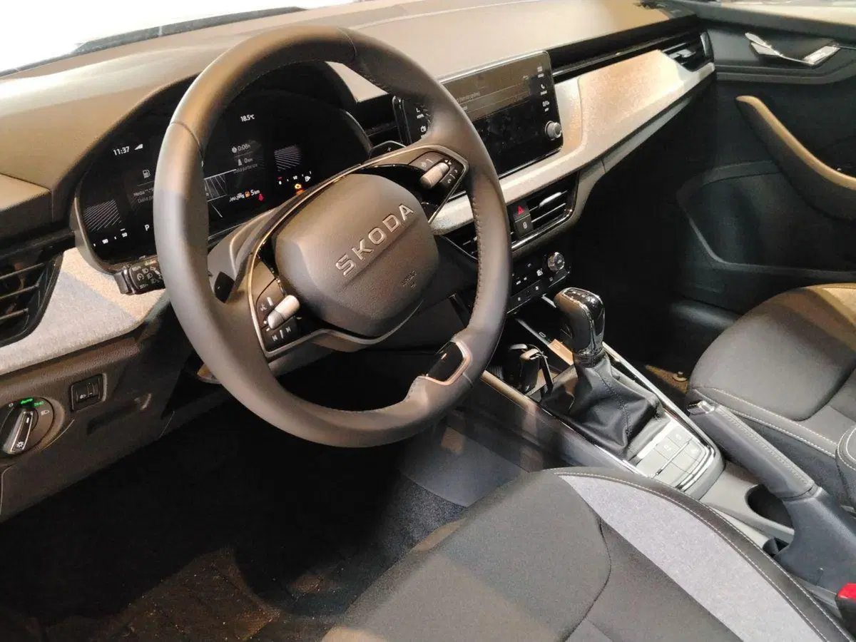 Skoda Kamiq nuova a Lecce (10)