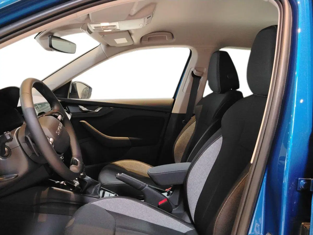 Skoda Kamiq nuova a Lecce (7)