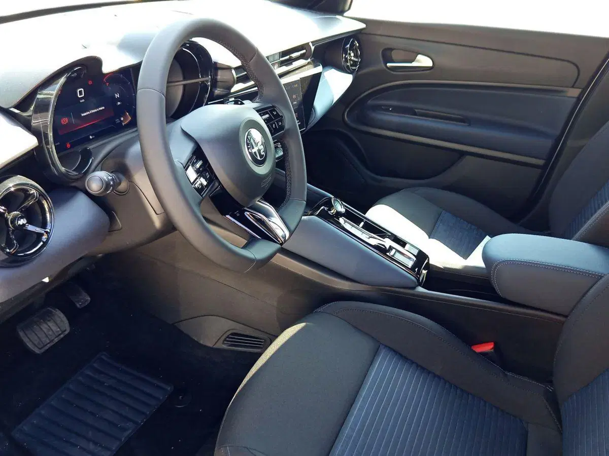 Alfa Romeo Junior nuova a Taranto (10)