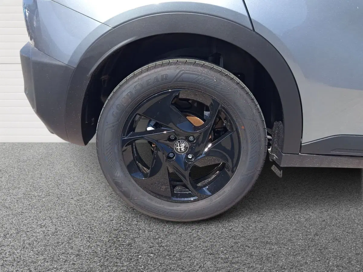Alfa Romeo Junior nuova a Taranto (6)