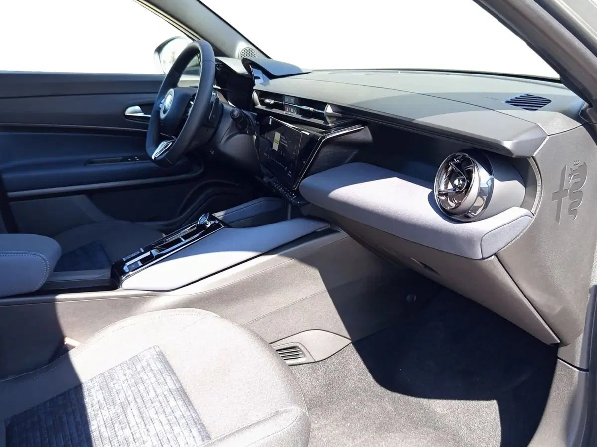 Alfa Romeo Junior nuova a Taranto (9)