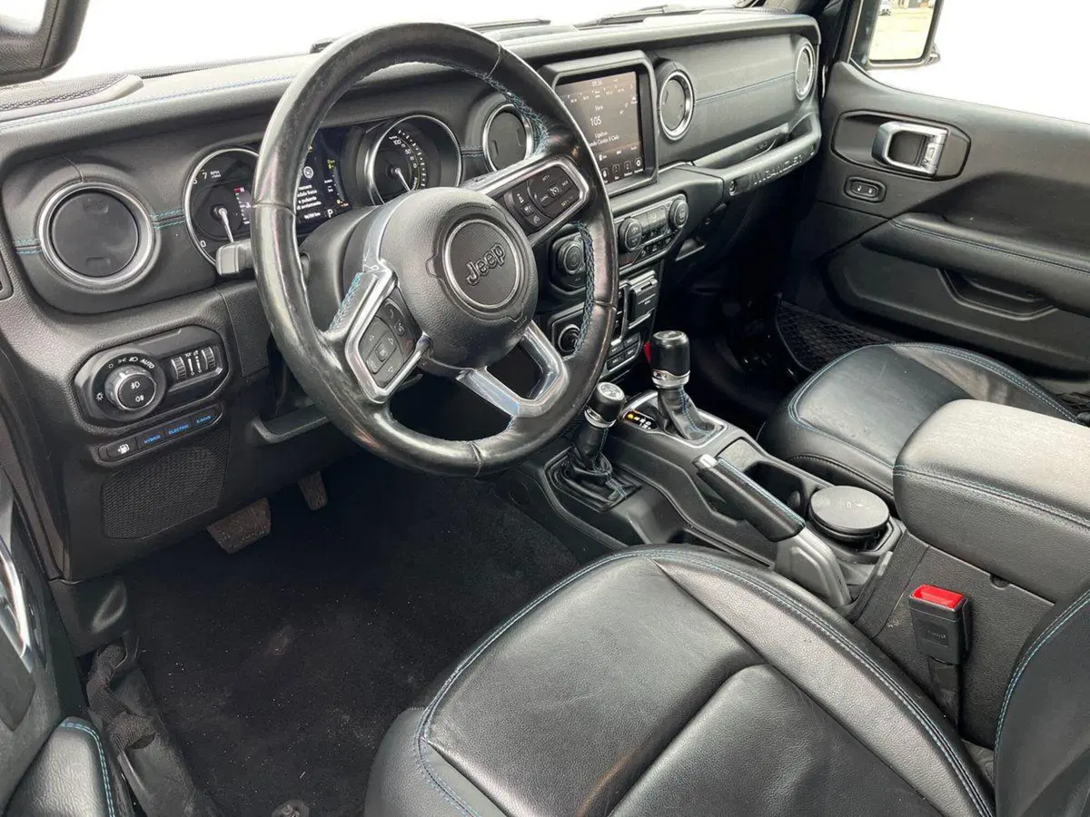 Jeep Wrangler Unlimited usata a Bari (10)