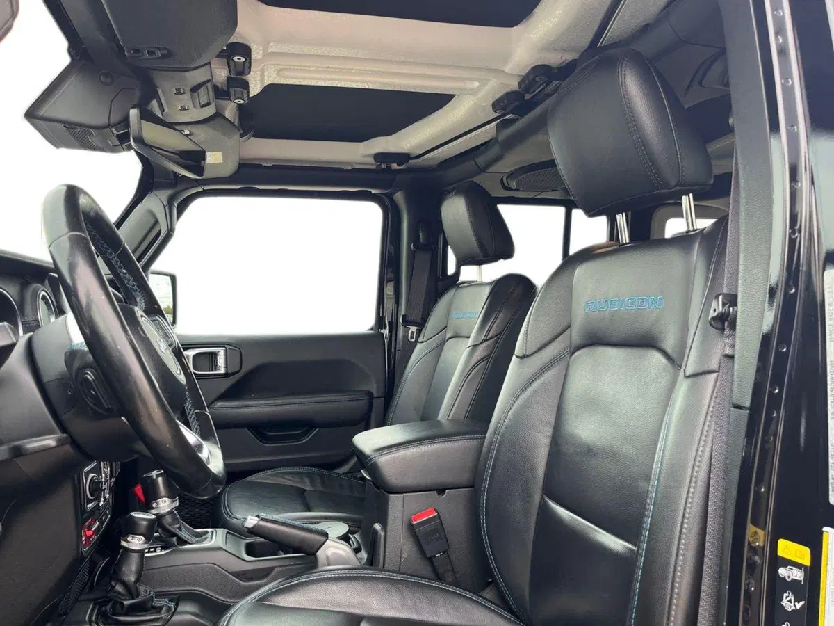 Jeep Wrangler Unlimited usata a Bari (7)