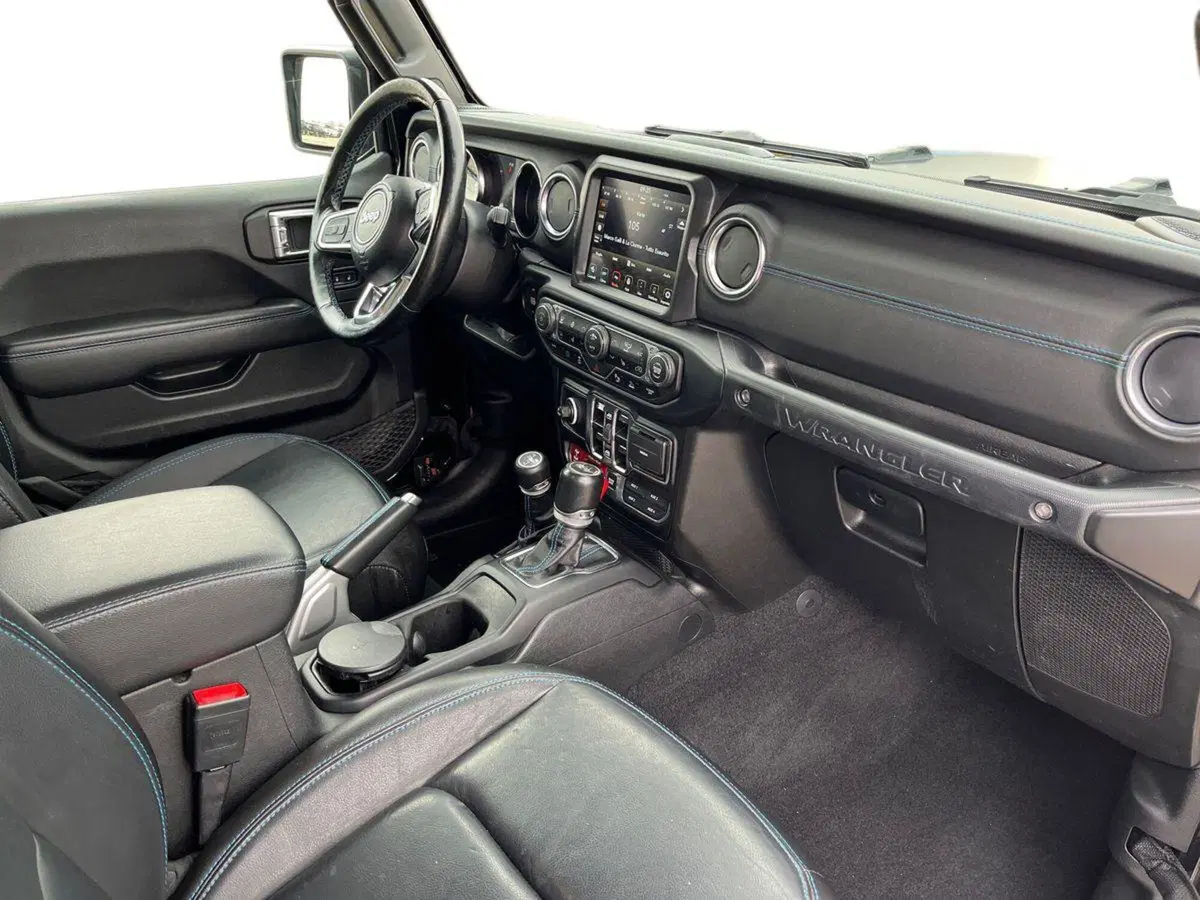 Jeep Wrangler Unlimited usata a Bari (9)