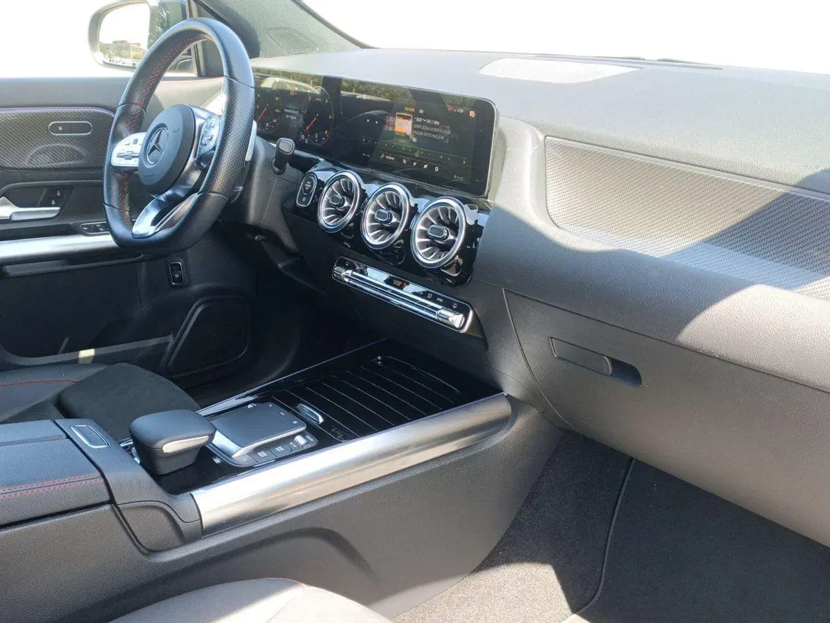 Mercedes-Benz GLA SUV usata a Bari (15)