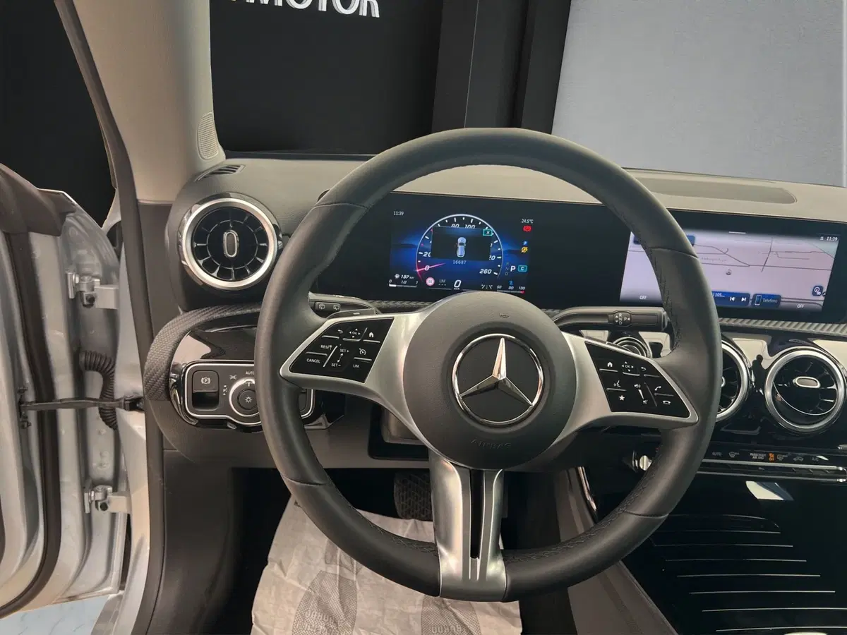 Mercedes-Benz CLA Shooting Brake usata a Cosenza (10)