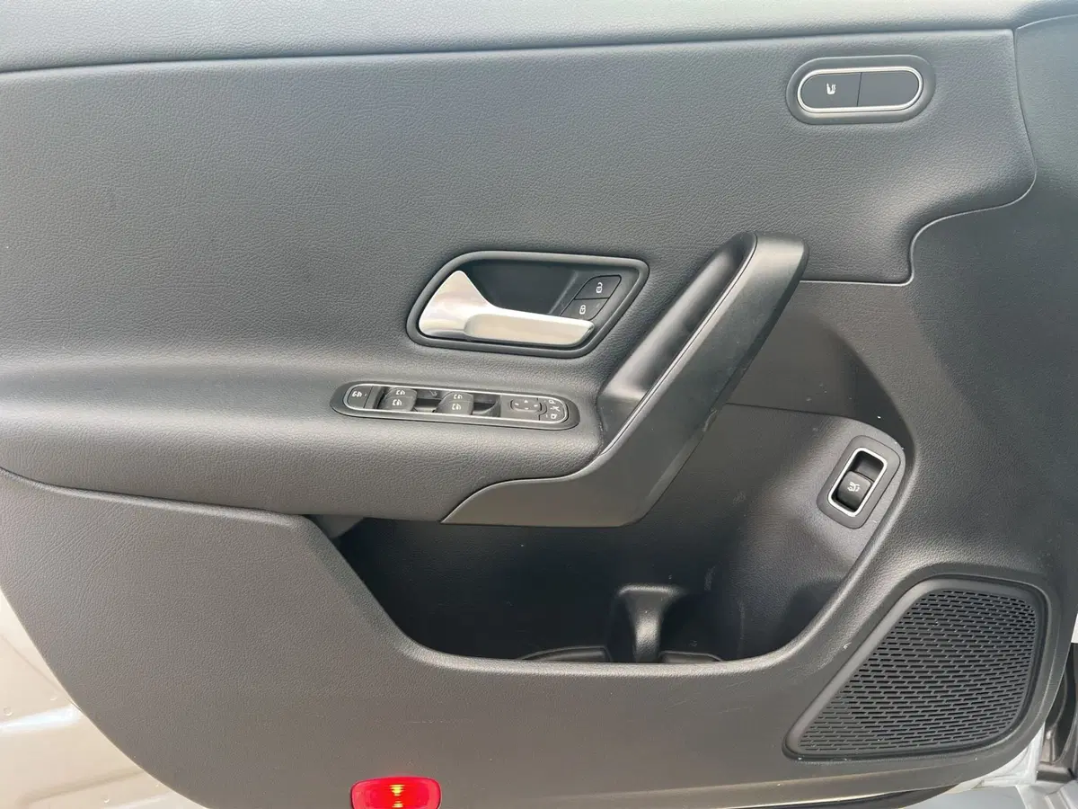 Mercedes-Benz CLA Shooting Brake usata a Cosenza (12)