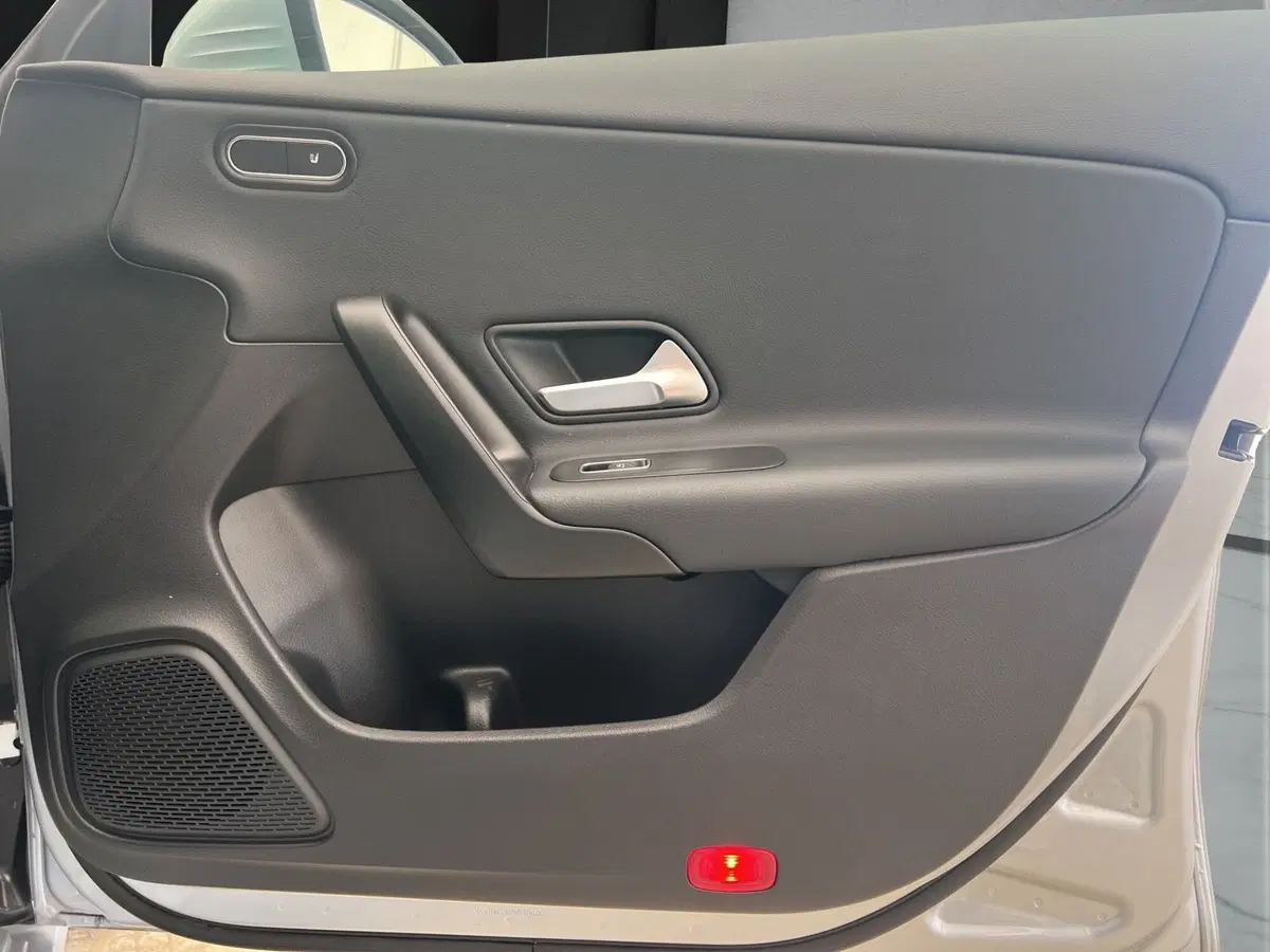 Mercedes-Benz CLA Shooting Brake usata a Cosenza (17)