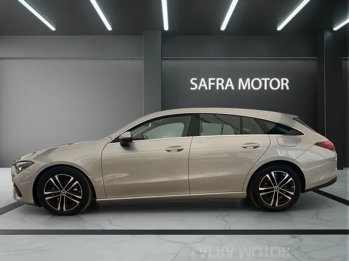 Mercedes-Benz CLA Shooting Brake usata a Cosenza (3)