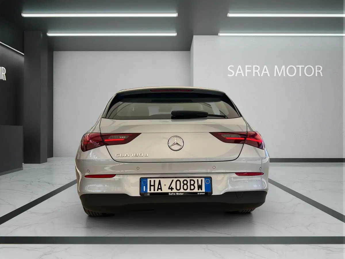 Mercedes-Benz CLA Shooting Brake usata a Cosenza (5)