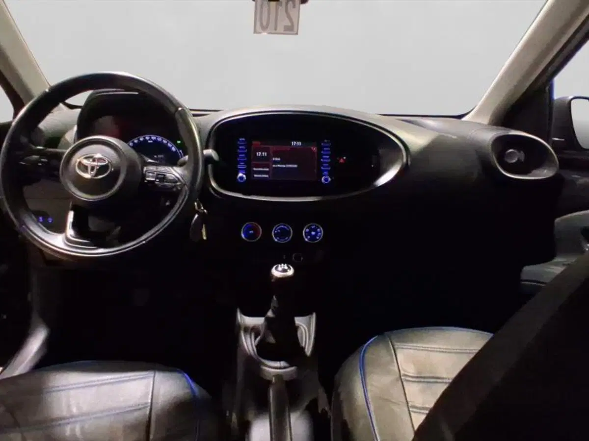 Toyota Aygo X usata a Genova (11)