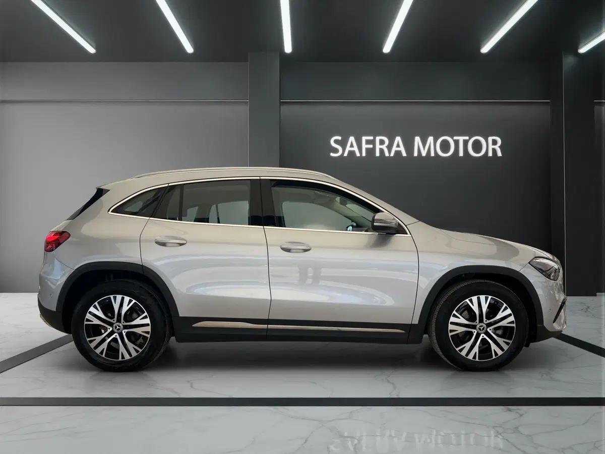 Mercedes-Benz GLA SUV usata a Cosenza (7)