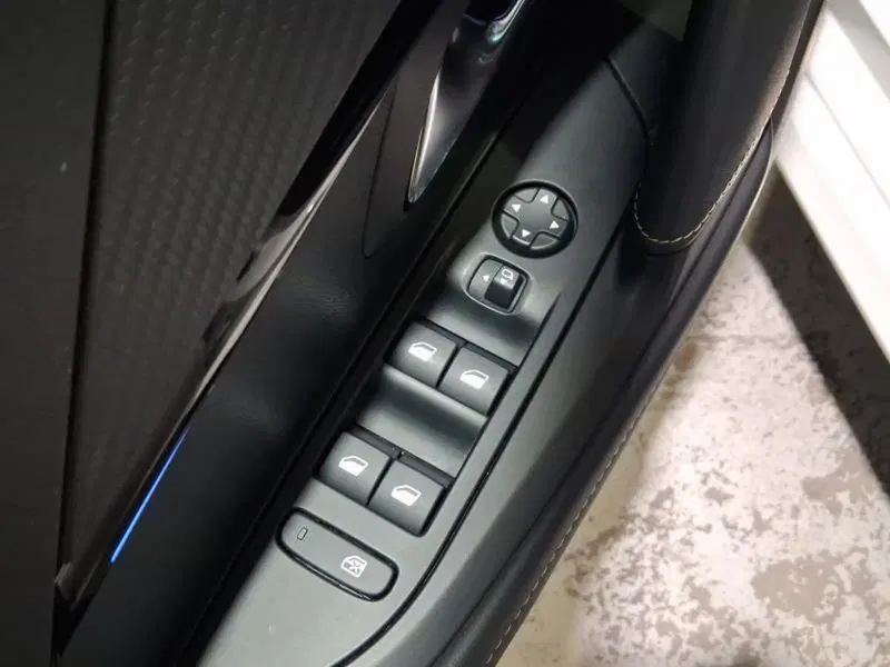 Peugeot 208 usata a Genova (12)