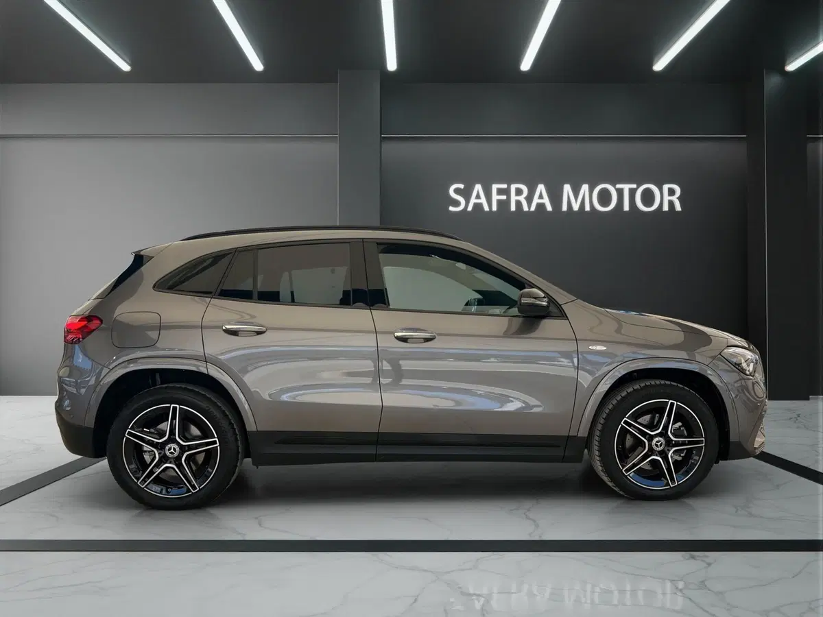 Mercedes-Benz GLA SUV usata a Cosenza (7)