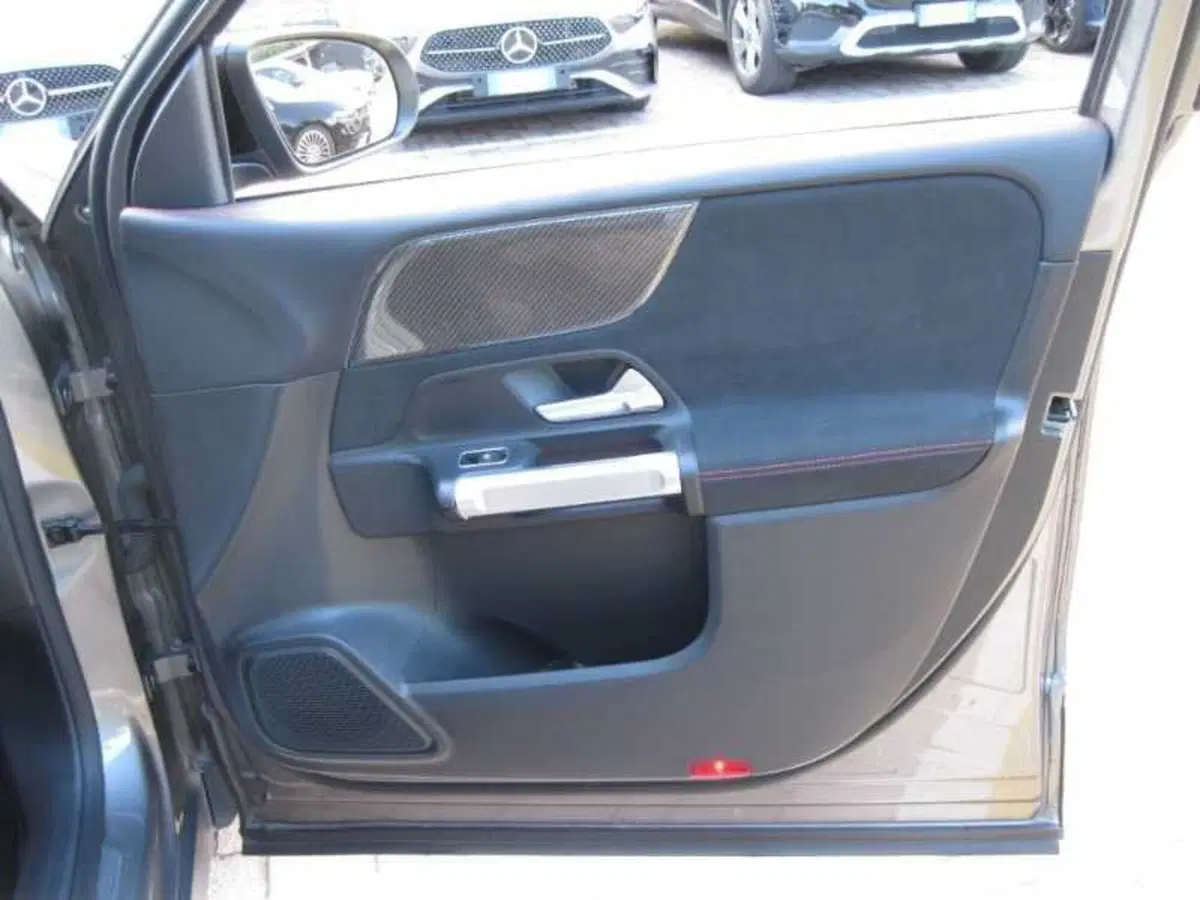 Mercedes-Benz GLB usata a Caserta (8)