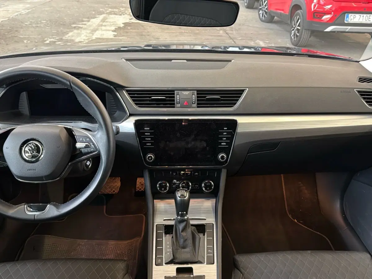 Skoda Superb Station Wagon usata a Pordenone (12)