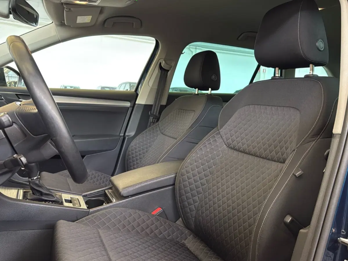 Skoda Superb Station Wagon usata a Pordenone (13)
