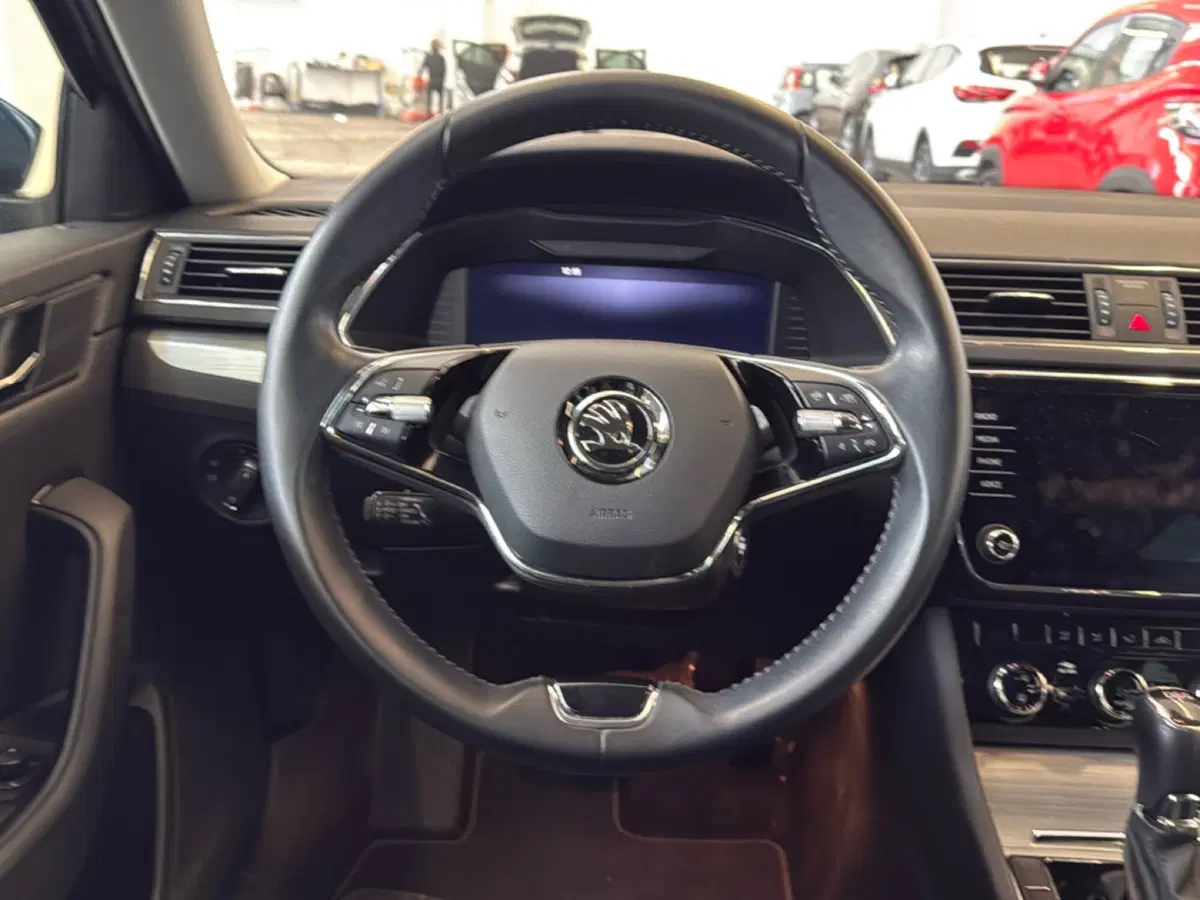 Skoda Superb Station Wagon usata a Pordenone (14)