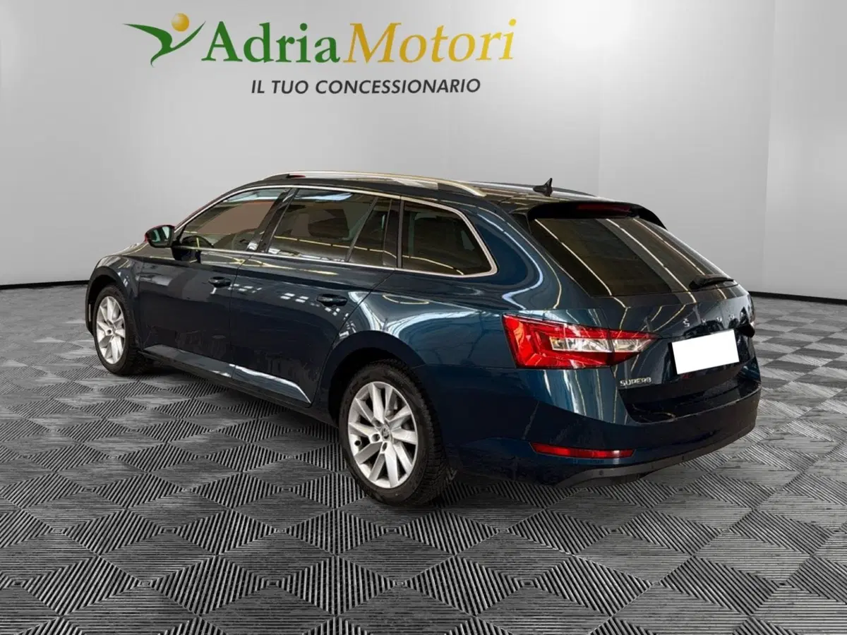 Skoda Superb Station Wagon usata a Pordenone (3)