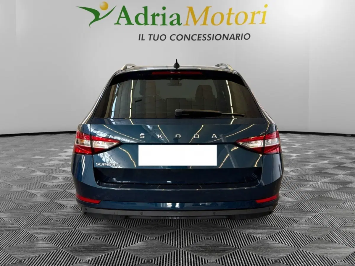 Skoda Superb Station Wagon usata a Pordenone (4)