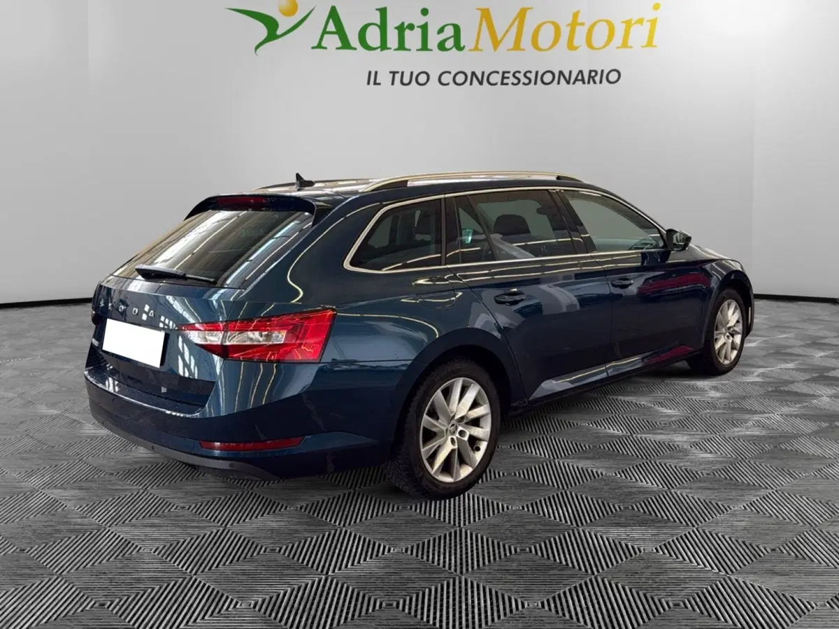 Skoda Superb Station Wagon usata a Pordenone (5)