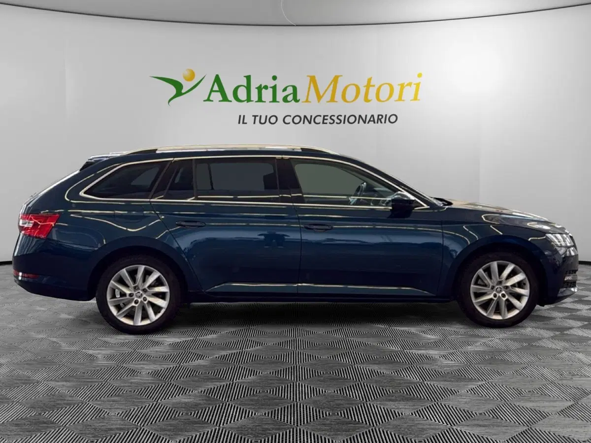 Skoda Superb Station Wagon usata a Pordenone (6)