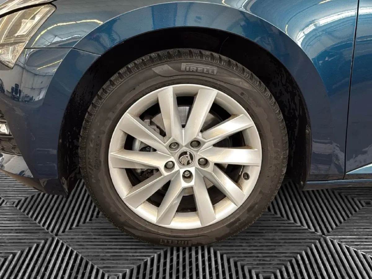 Skoda Superb Station Wagon usata a Pordenone (9)