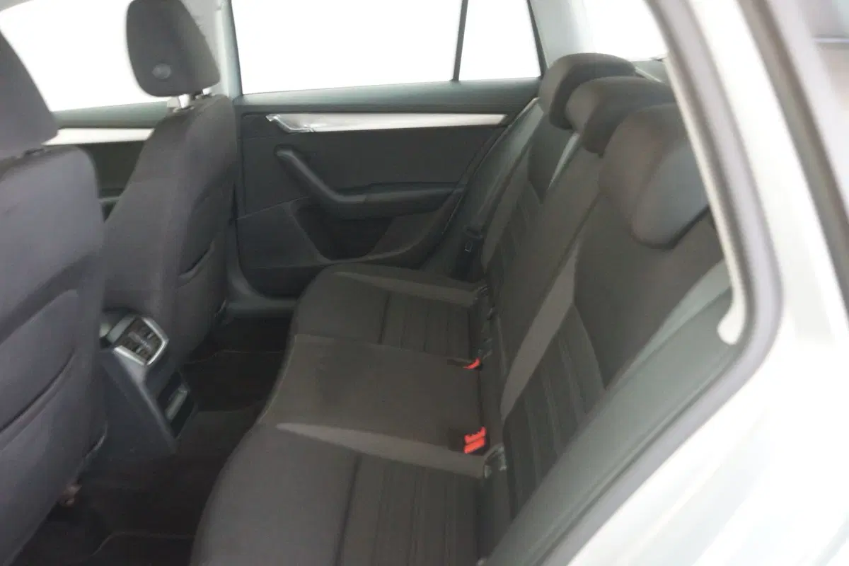 Skoda Octavia Station Wagon usata a Torino (8)