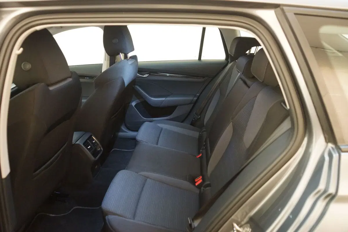 Skoda Octavia Station Wagon usata a Torino (8)