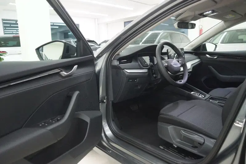 Skoda Octavia Station Wagon nuova a Torino (7)