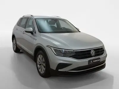 Volkswagen Tiguan 2.0 TDI SCR Life del 2023 usata a Torino
