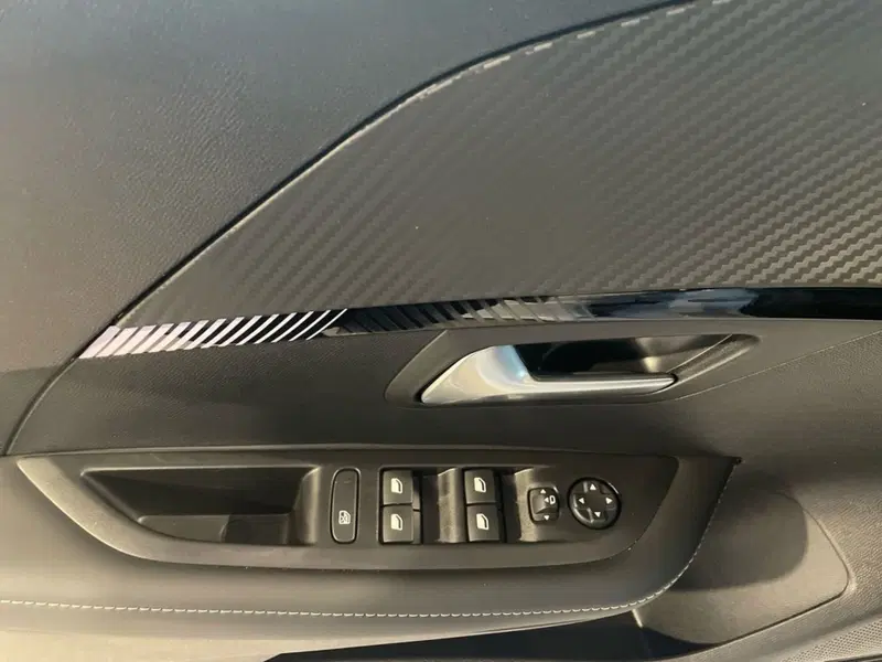 Peugeot 208 nuova a Salerno (13)