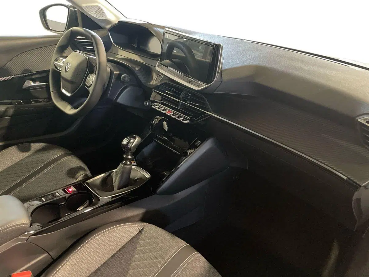 Peugeot 208 nuova a Salerno (15)