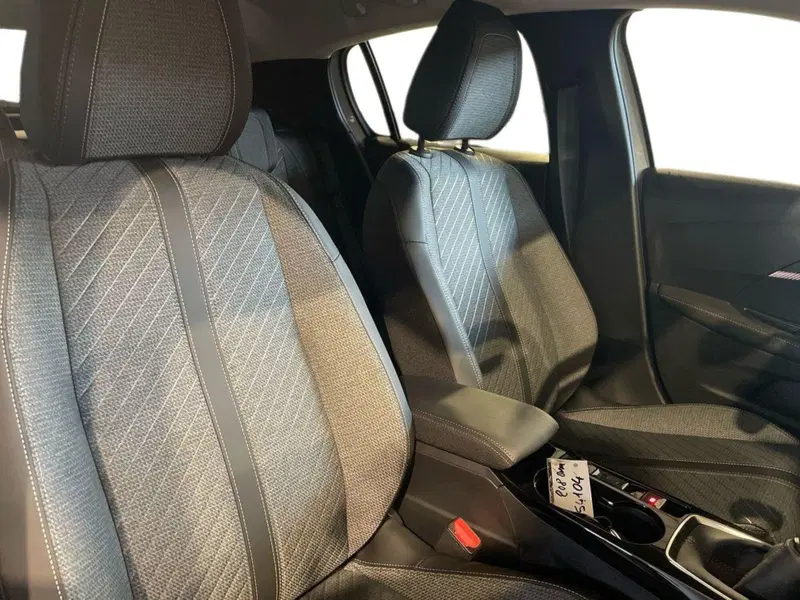 Peugeot 208 nuova a Salerno (16)