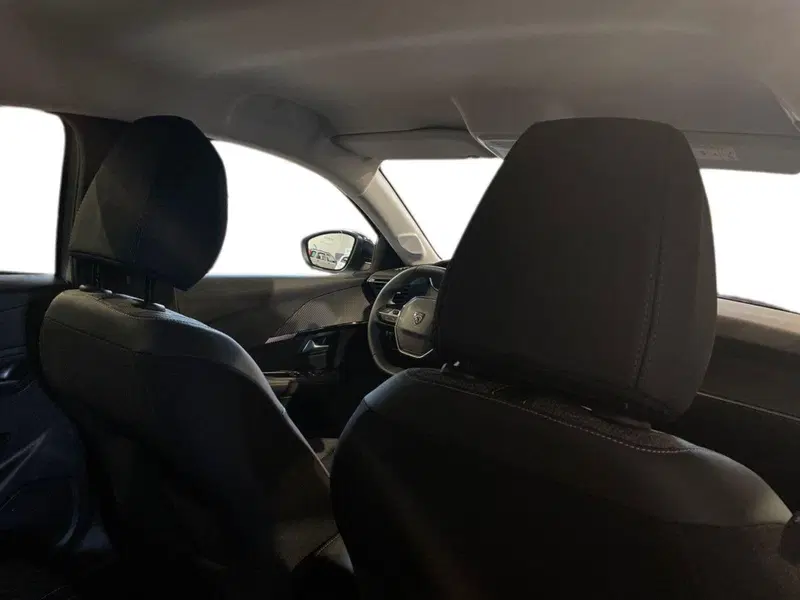 Peugeot 208 nuova a Salerno (17)