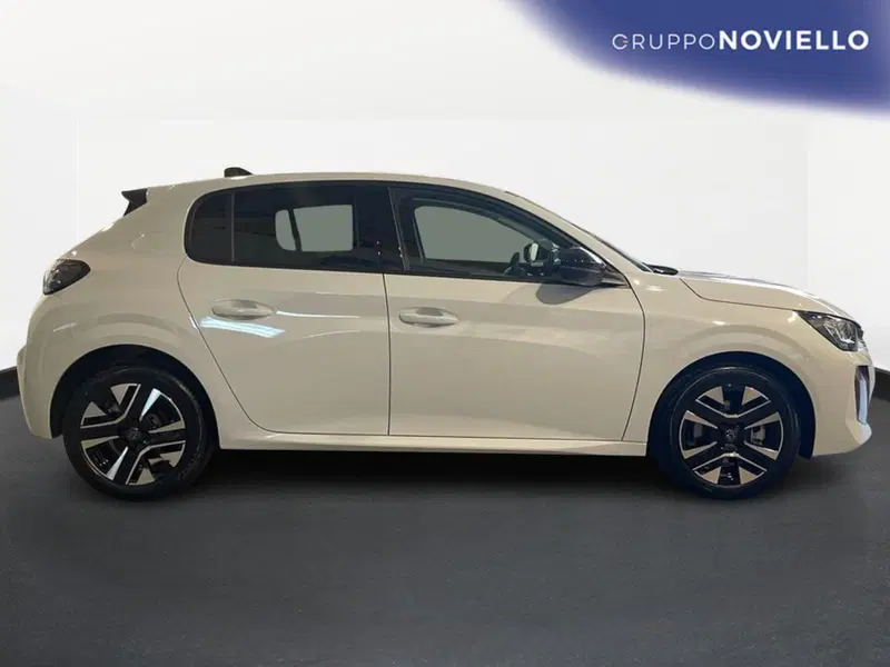Peugeot 208 nuova a Salerno (3)