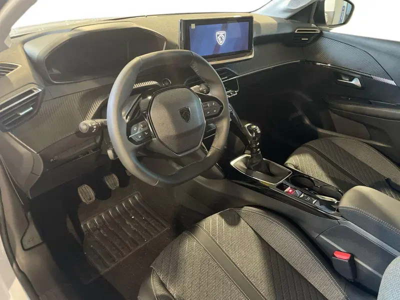 Peugeot 208 nuova a Salerno (9)