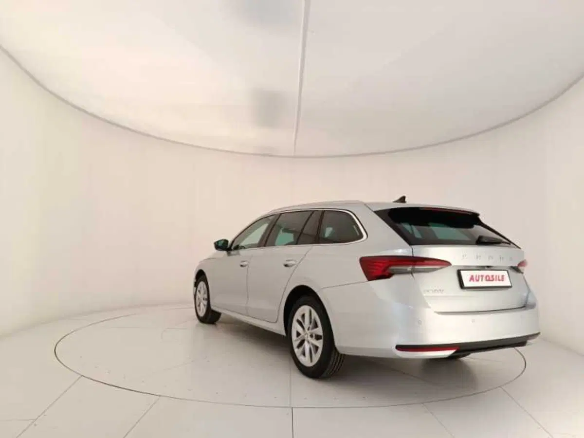 Skoda Octavia Station Wagon nuova a Treviso (4)
