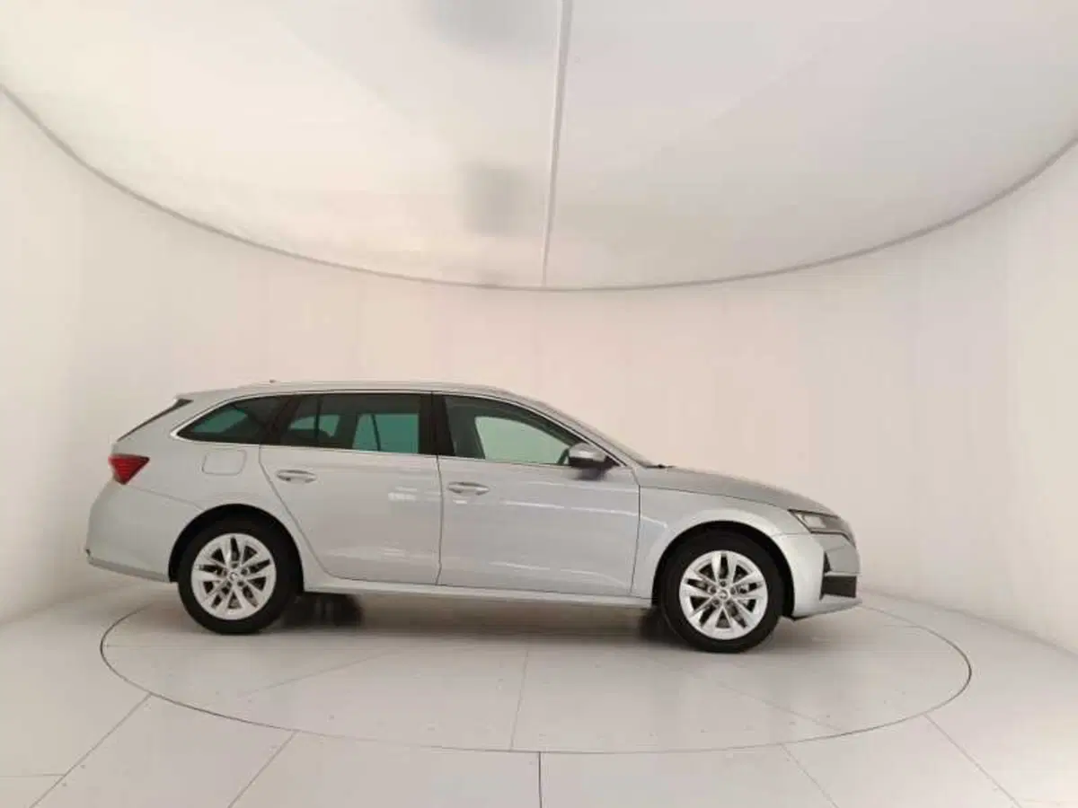 Skoda Octavia Station Wagon nuova a Treviso (7)