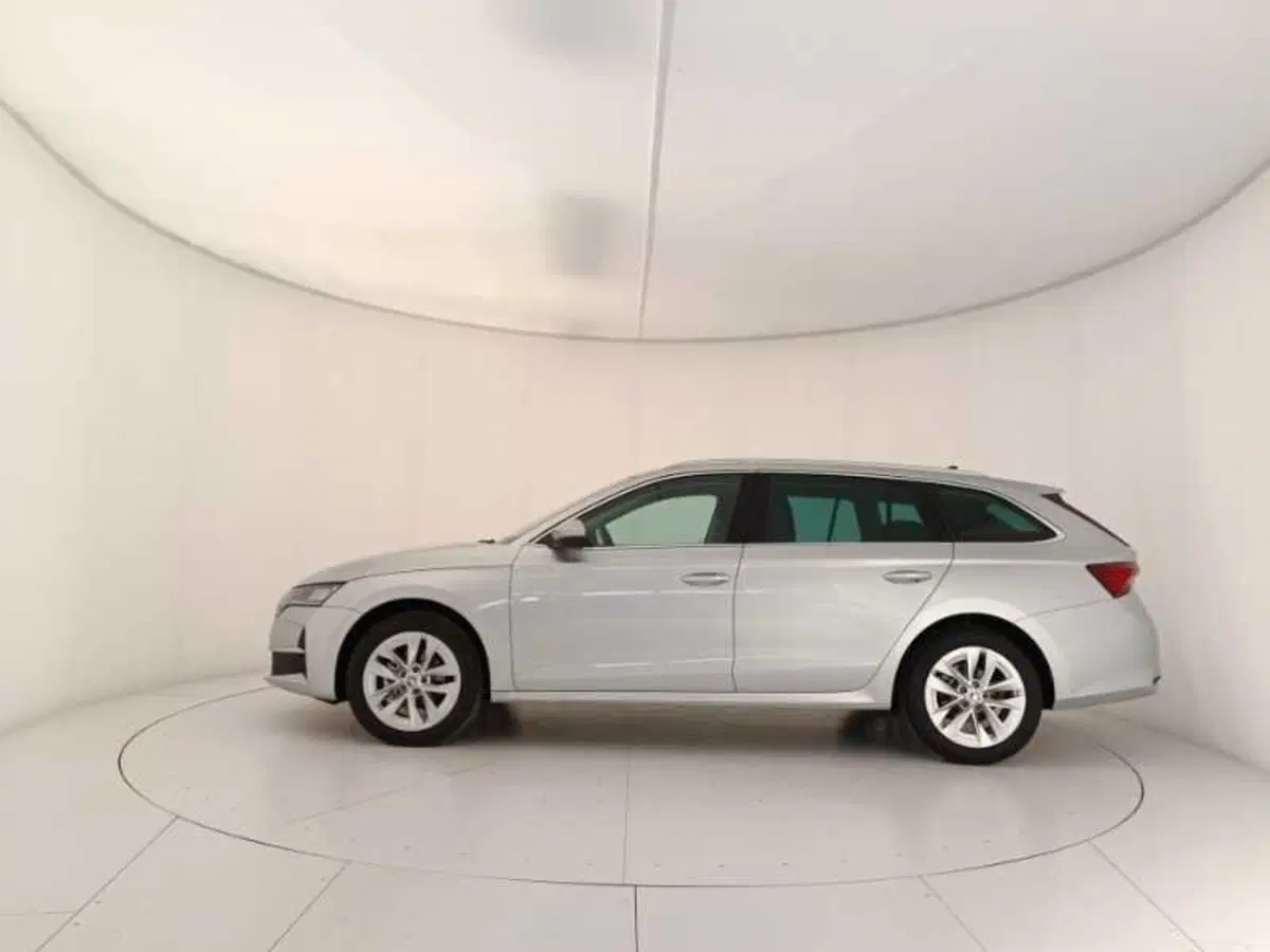 Skoda Octavia Station Wagon nuova a Treviso (8)