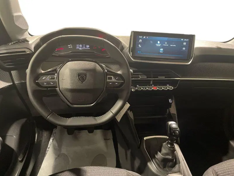Peugeot 208 nuova a Salerno (10)